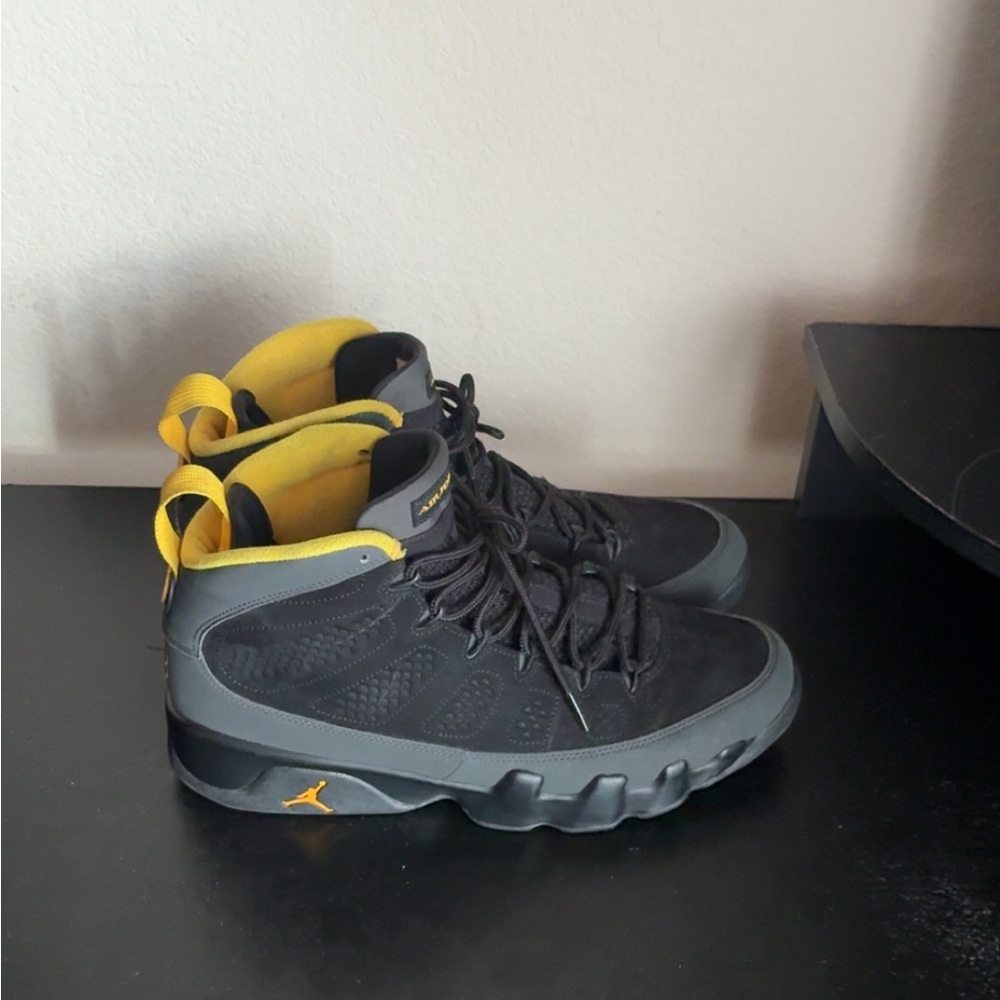 Nike Air Jordan 9 Retro "Dark Charcoal University Gold"